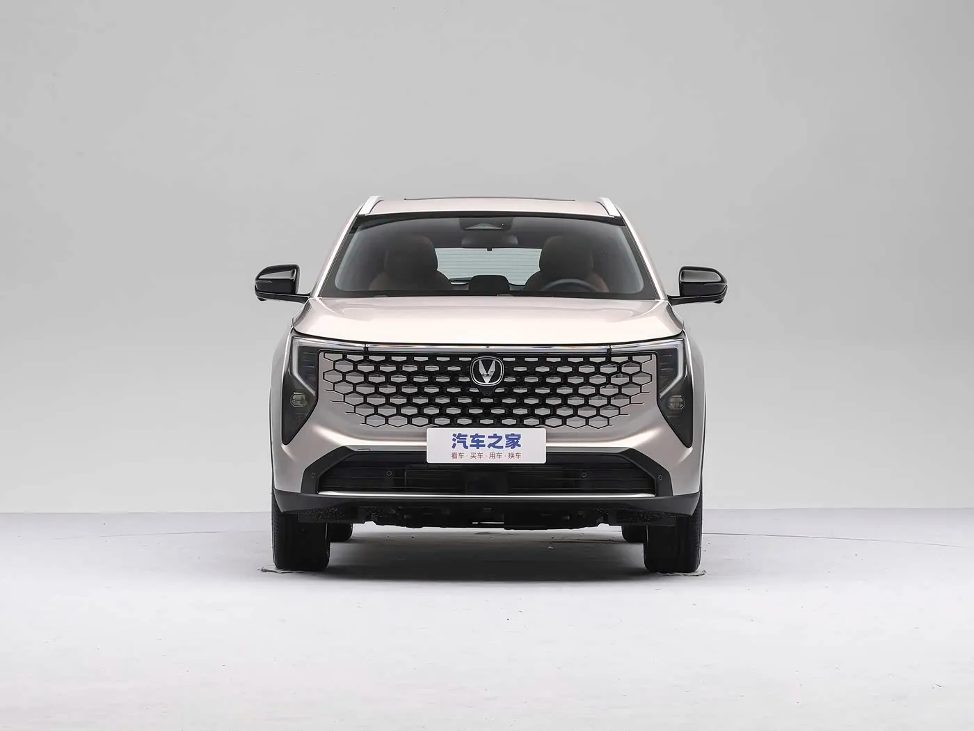 Nouveau SUV essence Changan CS55 PLUS 1.5T Turbo automatique, éclairage LED, 5 places, R17, conduite à gauche, Euro VI avec toit ouvrant panoramique